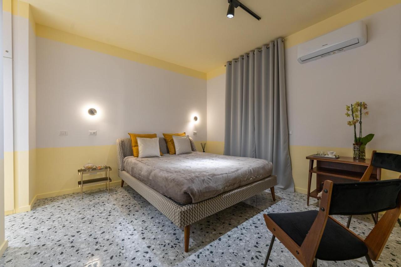 Teatro Toledo 272 Bed & Breakfast Napoli Bagian luar foto