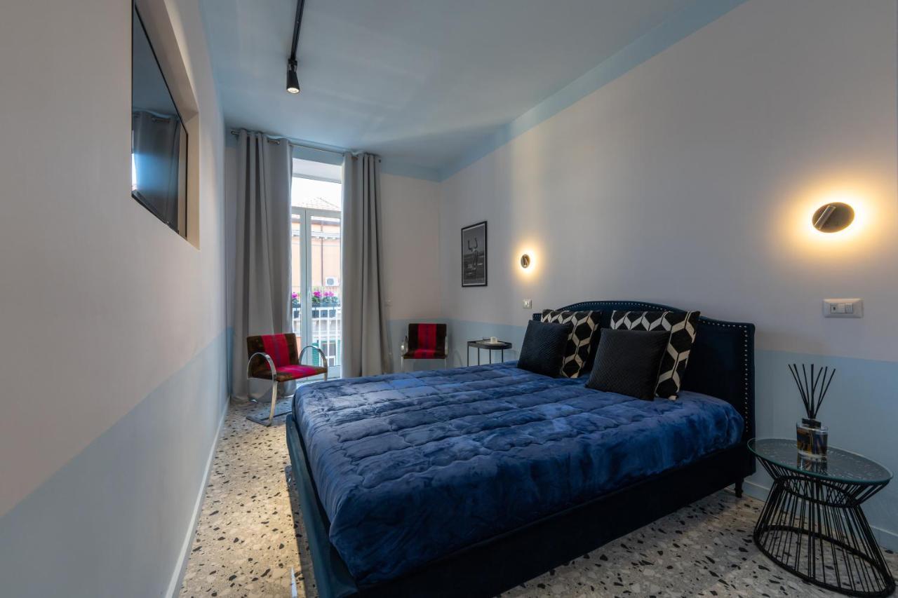 Teatro Toledo 272 Bed & Breakfast Napoli Bagian luar foto