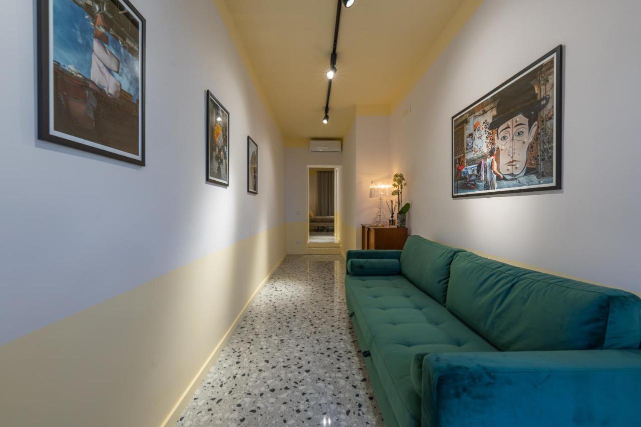 Teatro Toledo 272 Bed & Breakfast Napoli Bagian luar foto