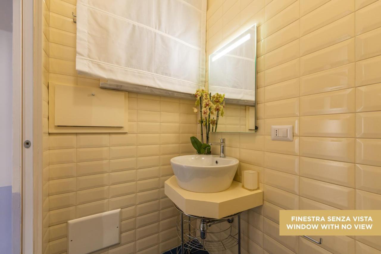 Teatro Toledo 272 Bed & Breakfast Napoli Bagian luar foto